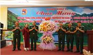 Bộ tư lệnh Quân khu chúc mừng Trung tướng Dương Đình Thông hoàn thành xuất sắc nhiệm vụ xây dựng Quân đội, củng cố quốc phòng và bảo vệ Tổ quốc